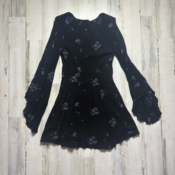 Free People Jasmine Embroidered Bell Sleeve Dress Size 2 - Picture 7 of 7